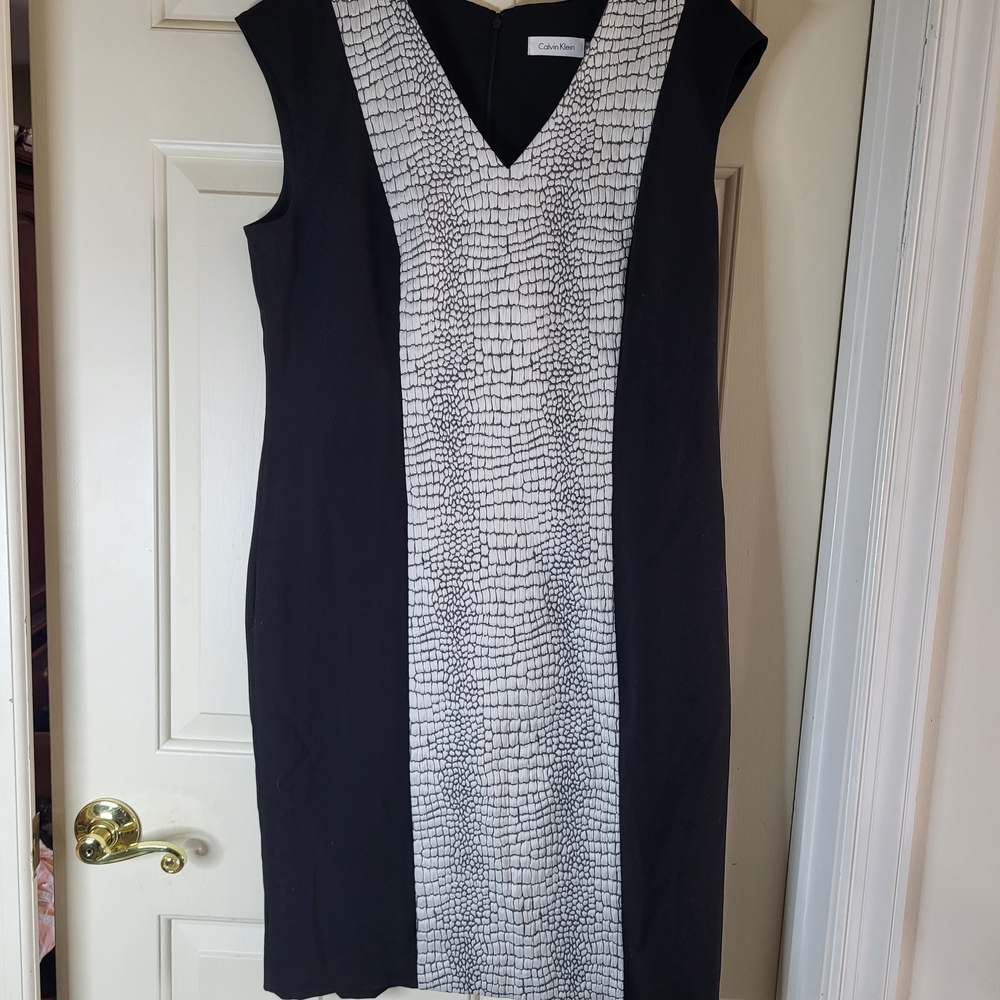 Calvin Klein Black V Neck Dress with White Croc-Texture Center Panel - 12